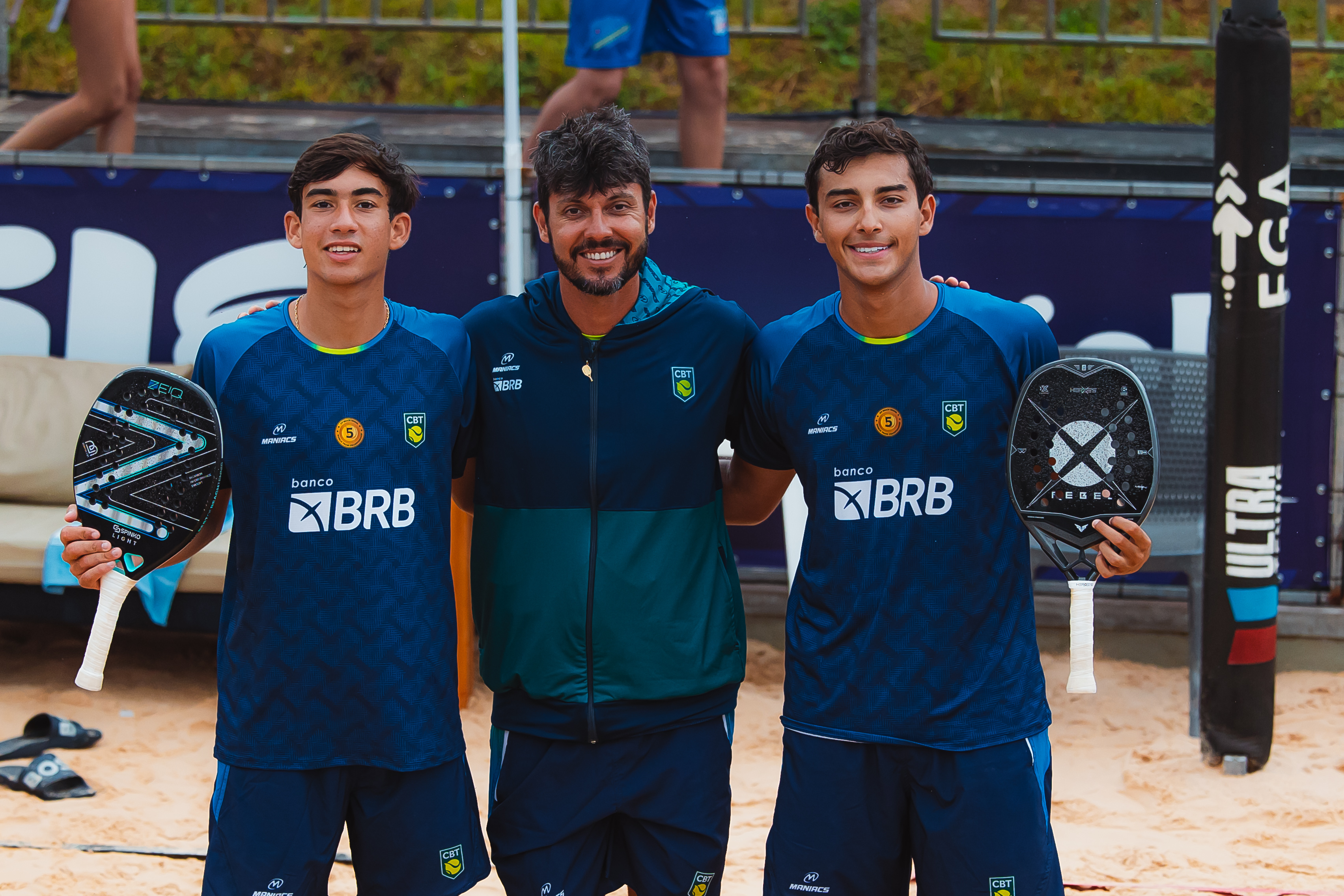 Marcus com atletas masculinos sub-18